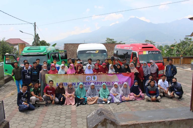 Membentuk Jiwa Pemimpin Melalui Latihan Kepemimpinan Siswa (LKS)
